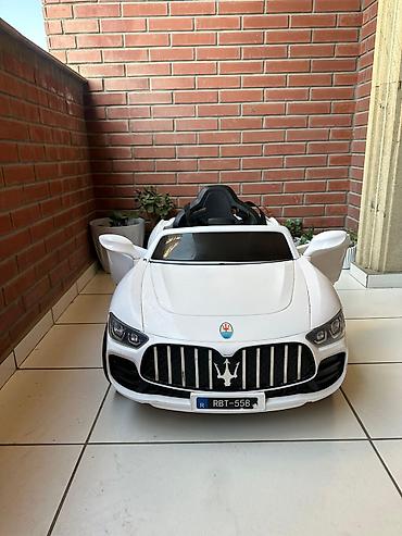 pultlu masin oyuncaq: Uşaq üçün elektrikli minik maşını – ağ rəng - Idman kupesi dizaynlı — 1