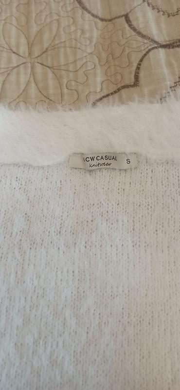 Üst geyimi: Jaket qadın üçün yaxşı veziyete s l m gedir. firma malıdır. ağ renk — 4