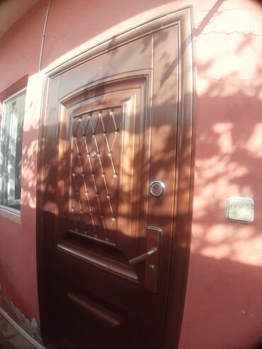 Uzunmüddətli kirayə mənzillər: Ev satlir Bayil Dünya Market yani 1 Otaq Yola 20 deq yaxin 50000azn — 5