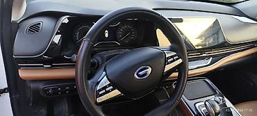 GAC: GAC Aion S — современный электрический седан белого цвета. Зопас хода — 5