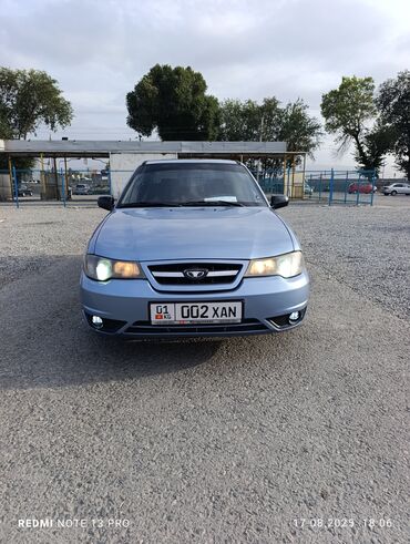 какую машину можно купить за 200 тысяч: Автомобиль Daewoo Nexia голубого цвета. Эта компактная модель седана