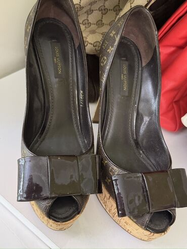Домашние тапочки: Louis Vuitton qadın açıq burun platforma pabucları Orginaldi 2-3 defe