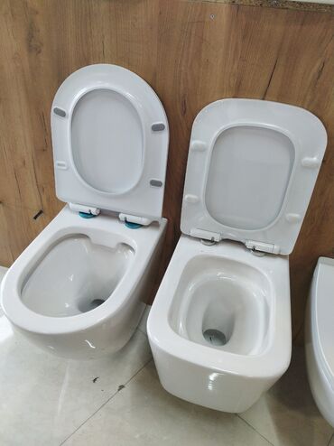 Moydadırlar: Ağ rəngli, keramikadan hazırlanmış iki divar unitazı. Hər iki unitazın