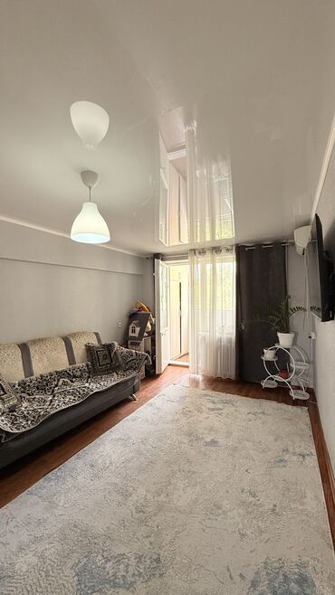 куплю жилой дом: 2 комнаты, 65 м², Индивидуалка, 4 этаж, Косметический ремонт