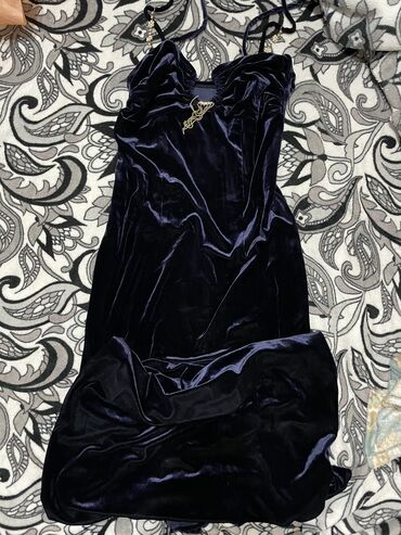 Повседневные платья: Желтое платье со шлейфом без лямок синие платье с драпировкой — 6