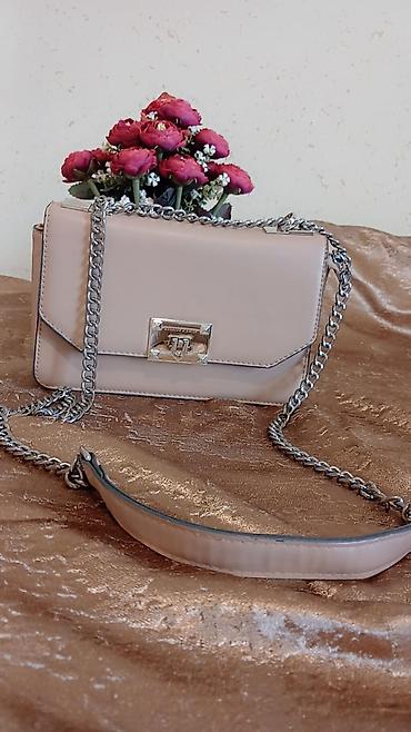 meta eynək: Charles & Keith zəncirli çiyin çantası - Rəng: açıq bej/nude - — 1