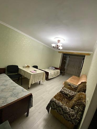 Mənzillər: Ev Qarayev metrosuna yaxın 5 mərtəbəli binanın 4 cü mərtəbəsində — 1