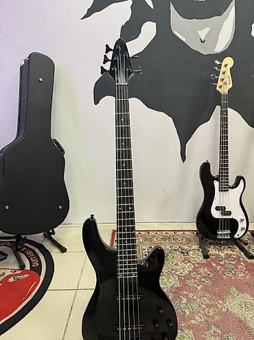 спл: - 4‑струнная модель в классическом стиле P-Bass: - Черный корпус с — 2