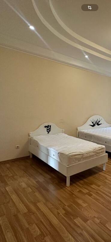 корпусная мебель бишкек: Продаю б/у межкомнатные двери белого цвета, 1 односпальная кровать, 1