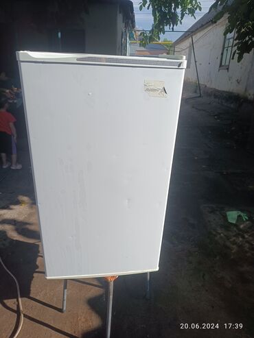 мотор холодилника: Холодильник Avest, Б/у, Минихолодильник, De frost (капельный), 47 * 85 * 36