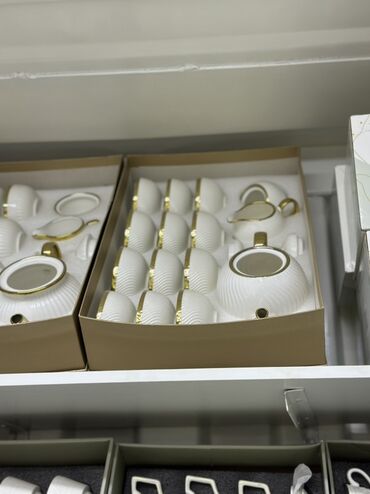 чайный сервиз столовый: Фарфоровый чайный сервиз в подарочной коробке. Состав набора: -