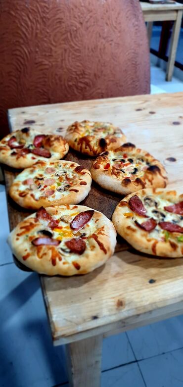 Aşpazlar: Pizzamen işi axtatıram maaş 40 Azn günlük maaş lazımdır 15 gündən — 9