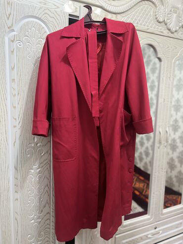 пиджак красный: Плащ красный Розовый костюм Кожные чёрный Бежевый костюм Пудровый