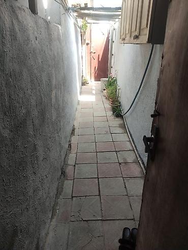 marsu: Satılır: 2 otaqlı ev. Ünvan:Polad Həşimov Məktəbə yaxın. Marşurut — 1