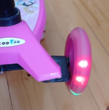 Samokatlar: Sukuter satılır Qiymäti 20 manata rängi çährayı qiz uşaĝi üçün -da lalafo.az — 7 Samokatlar: Sukuter satılır Qiymäti 20 manata rängi çährayı qiz uşaĝi üçün — 7