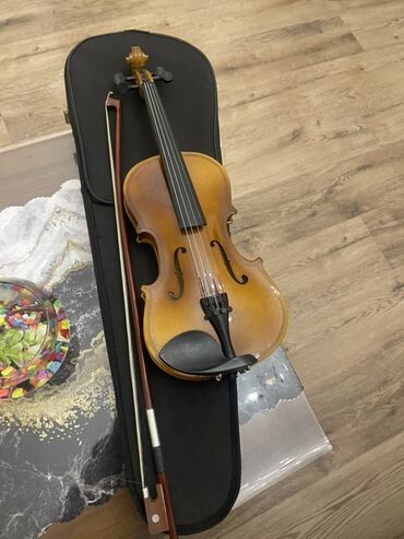 Fleytalar: Məhsul: Klassik skripka komplekti Təsvir: - Tam ölçülü klassik