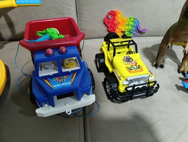 Oyuncaqlar: Kinder və oyuncaqlar hərəsi 2azn Ən az 10 AZN lik alış verişde — 2