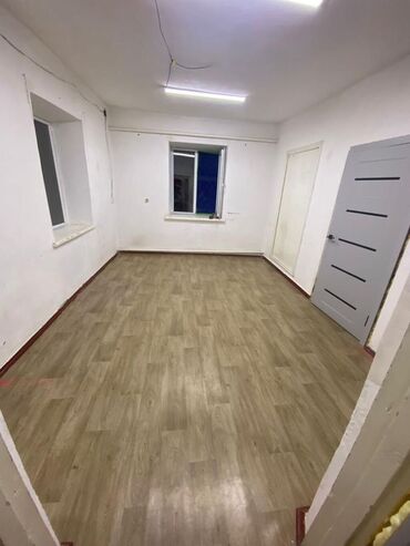 срочно продаю дом ак ордо: 82 кв. м, 3 бөлмө, Брондолгон эшиктер, Кондиционер, Унаа токтотуучу жай