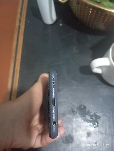 telefon alti: Samsung Galaxy A13 — 4