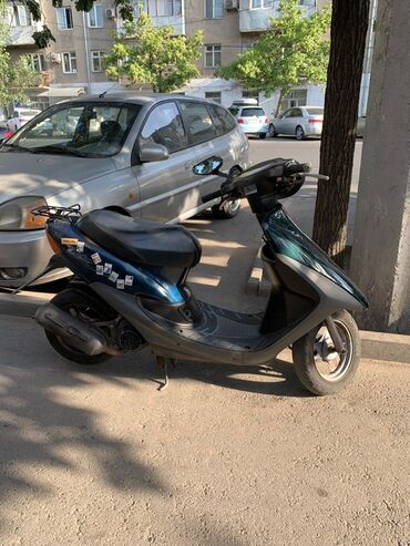 очень срочно нужно денег: Скутер Honda Dio AF-27 в темно-бирюзовом цвете, оснащенный одним