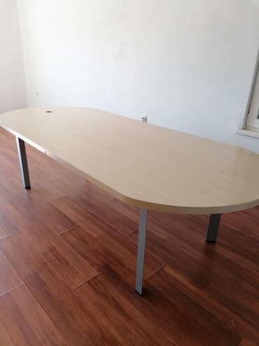 Desks and tables: Oval, Wood, Used