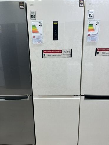 умный холодильник: Двухкамерный холодильник LG белого цвета с нижней морозильной камерой