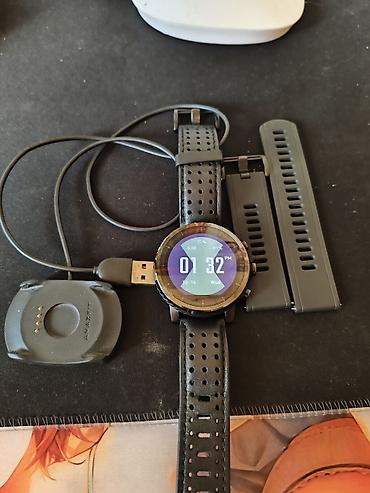jack: Xiaomi Amazfit stratos, uzerinde silikon kemer, zaryatkasi verilir — 1