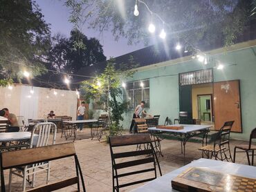 Kommersiya daşınmaz əmlakının satışı: Bu açıq hava kafe sahəsi kafe və ya restoran üçün əlverişlidir. Geniş