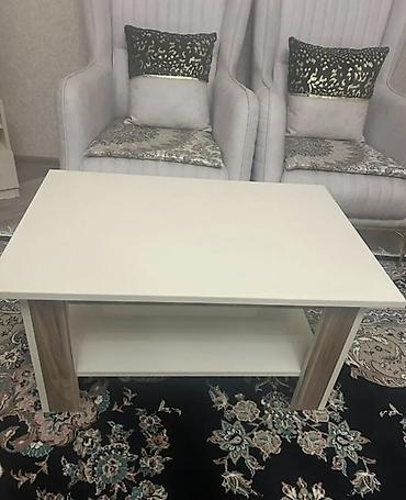 ağ divan: Dördbucaq masa, Açılmayan, Təkərsiz, Parlaq laminat, Türkiyə, 1 il zəmanət, Ödənişli çatdırılma, Ünvandan götürmə, Pulsuz quraşdırılma — 1