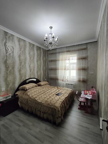 əmlak satışı saytları: 3 otaqlı geniş mənzil – müasir interyer - Geniş salon: künc divan — 4