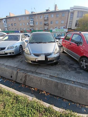 Honda Fit: 2005 г., 1.3 л, Вариатор, Бензин, Хэтчбэк