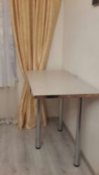 стол для кровати: Mətbəx masası, İşlənmiş, Açılmayan, Laminat, Dördbucaq masa