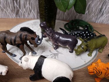 Игрушки: Игрушки животные зоопарк. все в отличном состоянии. цена за одну — 8