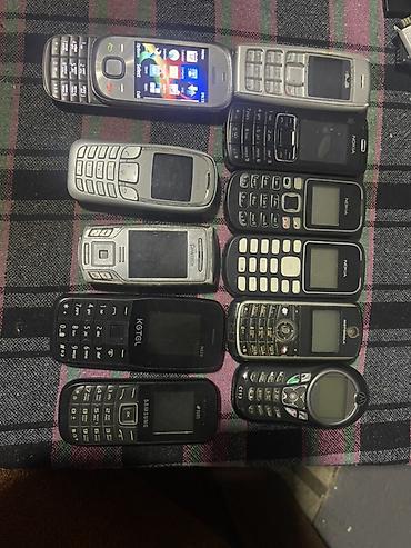 Kolleksiya: klassik düyməli mobil telefonlar - Çeşid: şəkillərdə