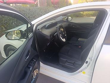 тает: Toyota Prius: 2018 г., 1.8 л, Автомат, Гибрид, Хэтчбэк — 6