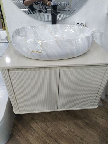 Təmir və tikinti: Ağ və qızılı damarlı oval formalı lavabo. Ağ rəngli, qabırğalı