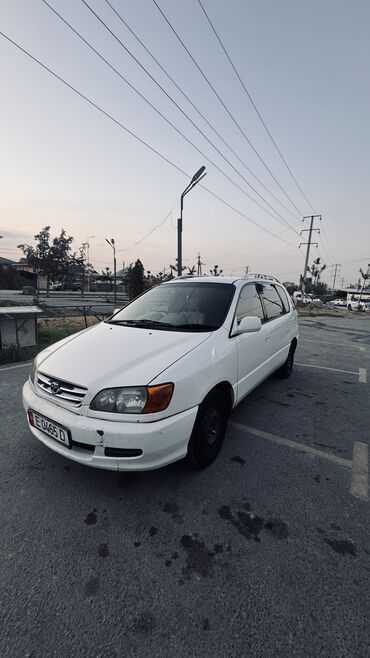 кабина на юмз трактор: Toyota Ipsum: 2000 г., 2 л, Автомат, Бензин, Вэн/Минивэн