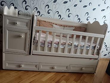 Beşiklər: Uşaq beşiyi və komodlu modul - Rəng: krem/ivori tonları - Material — 1