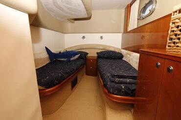 Водный транспорт: Роскошная Белоснежная моторная яхта классического дизайна - воплощение — 7