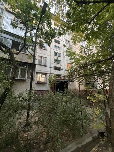 ош купить квартиру: 2 комнаты, 43 м², 104 серия, 4 этаж, Старый ремонт