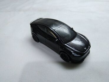 blaze igracke: Hot Wheels Tesla model Y,oko 1^0,Malaysia,polovno