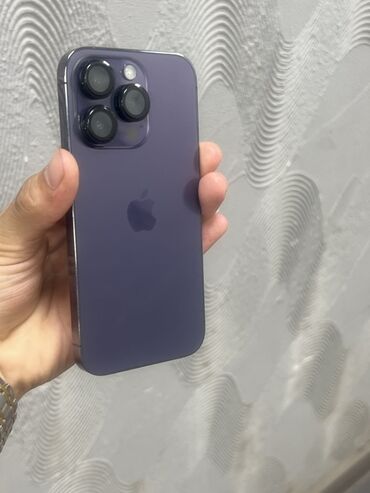 купить iphone бу в рассрочку: IPhone 14 Pro, Б/у, 128 ГБ, Deep Purple, Чехол