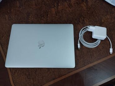 apple notebook qiymeti: 8 GB, 13.3 "