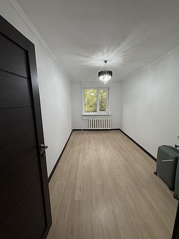 джал 1 ком: Комната с отделкой в светлых тонах - Прямоугольная комната вытянутой — 4