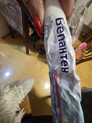 Qadın şalvarları: Bu dəstə müxtəlif üslublu dörd qadın şalvarı və bir qara ətək — 51