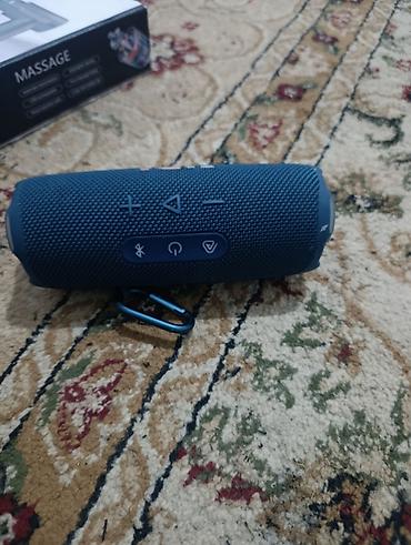 Портативная Bluetooth-колонка и массажный пистолет 1) Беспроводная