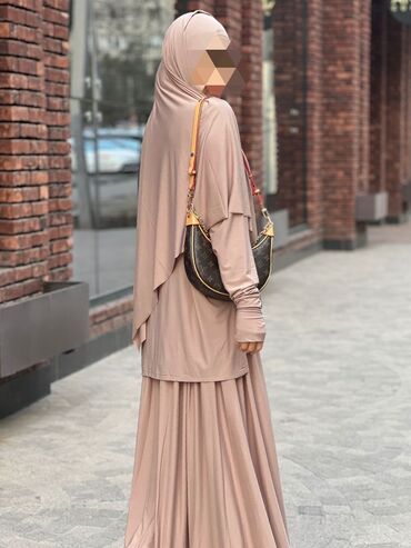 хиджаб платья: Костюм с юбкой