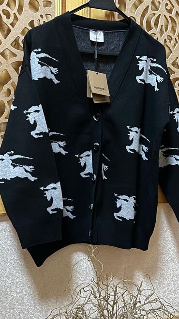 Kardiqanlar, jaketlər: Burberry kardiqan - Rəng: qara, üzərində boz atlı fiqurlu jacquard