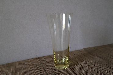 Вазы: Винтажная стеклянная ваза/стакан Один нюанс: очень мелкий скол по краю — 13