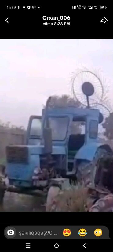 Traktorlar: Mavi rəngli MTZ tipli traktor, kabinalı. Ön hissədə baca/egzoz və — 3